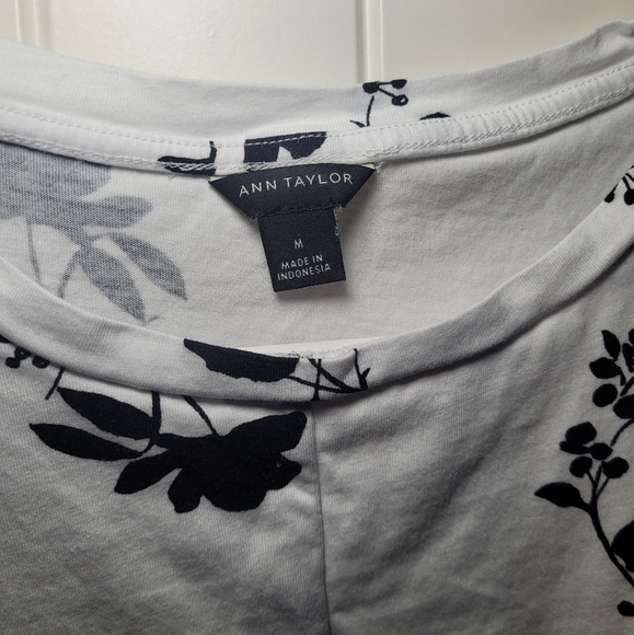 Ann Taylor blouse size medium 100 % cotton - Picture 2 of 7